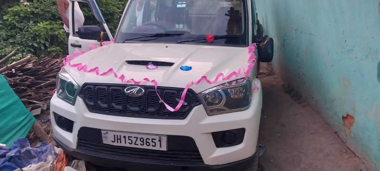 बेकाबू वाहन ने अधेड़ को रौंदा, हालत गंभीर