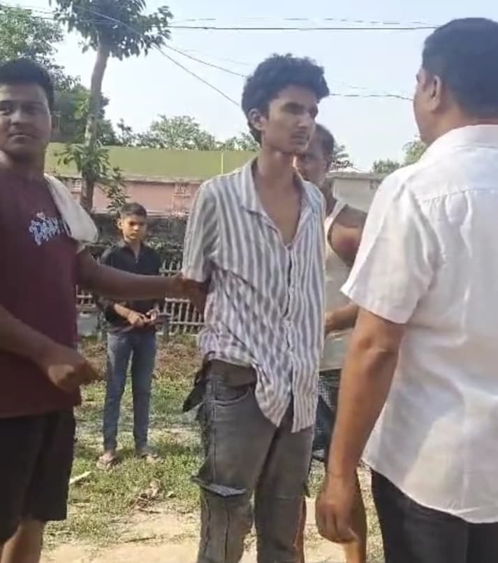 ग्रामीणों ने पिस्तौल के तीन बदमाशों को पकड़ पुलिस के हवाले किया