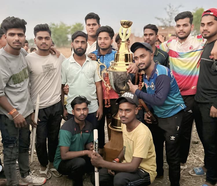 महताब इलेवन मौना ने 10 विकेट से आजाद इलेवन को कराया