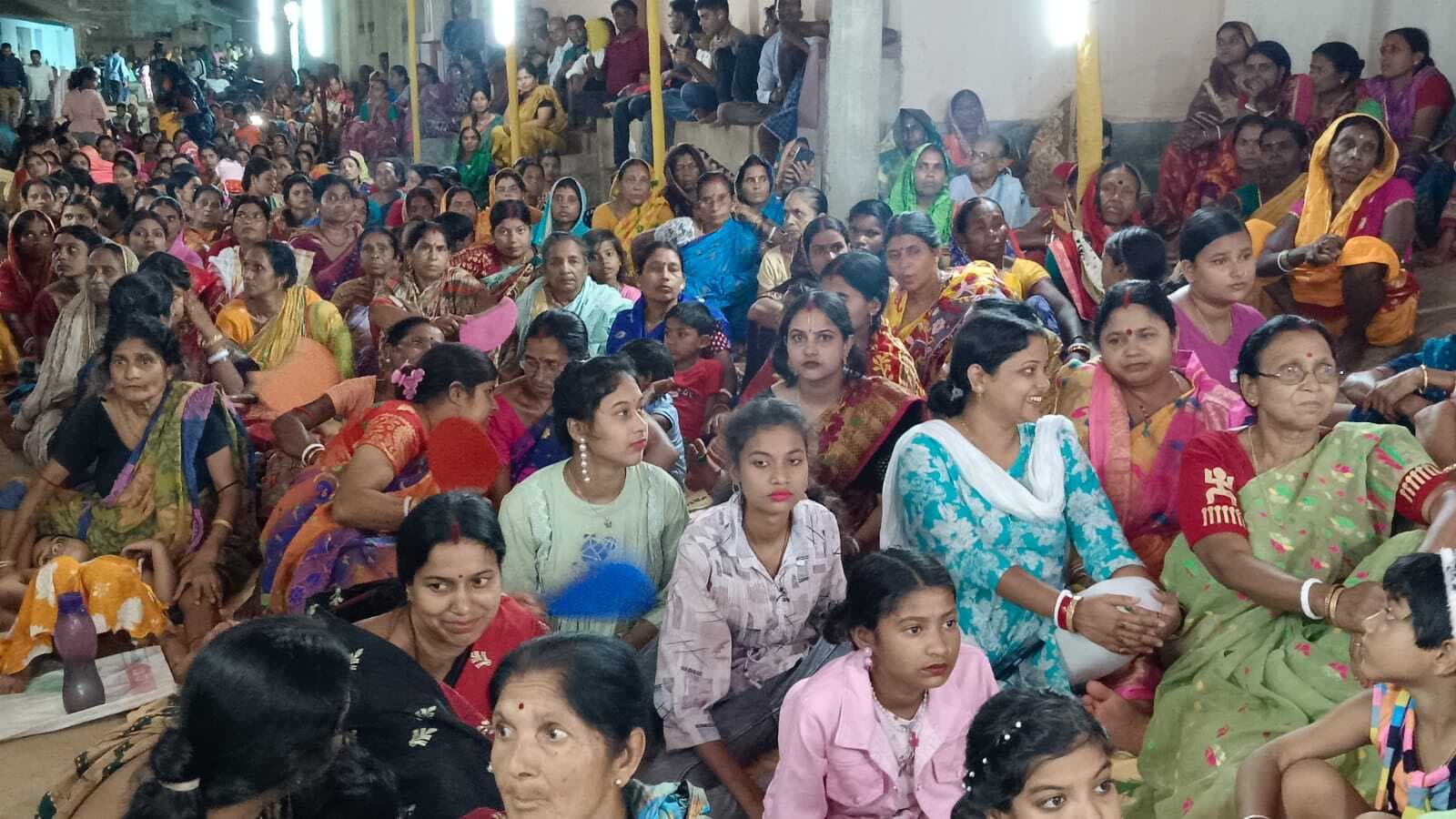 हरिनाम संकीर्तन में शामिल होकर भाव विभोर हुए भक्त