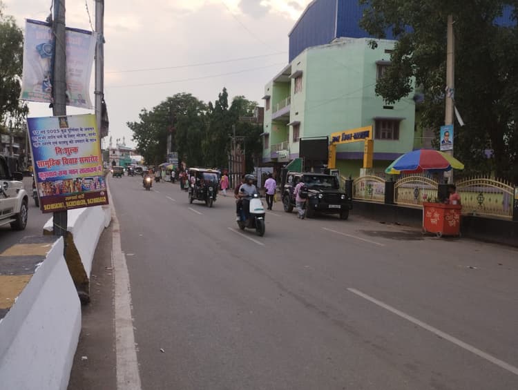 डिवाइडर और सरकारी दीवारों पर शुरू हुआ थ्रीडी पेंटिंग का कार्य