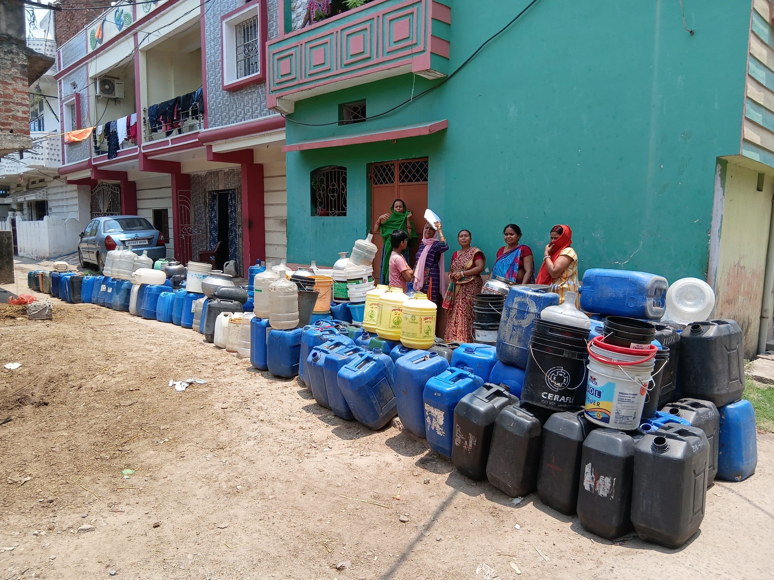 Jamshedpur news.पंचायत क्षेत्र ड्राइ जोन में तब्दील, टैंकर के भरोसे लोगों को मिल रहा पीने का पानी