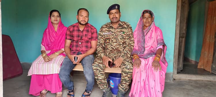 गर्व है कि बेटा देश की सेवा कर रहा है : अफरोजी