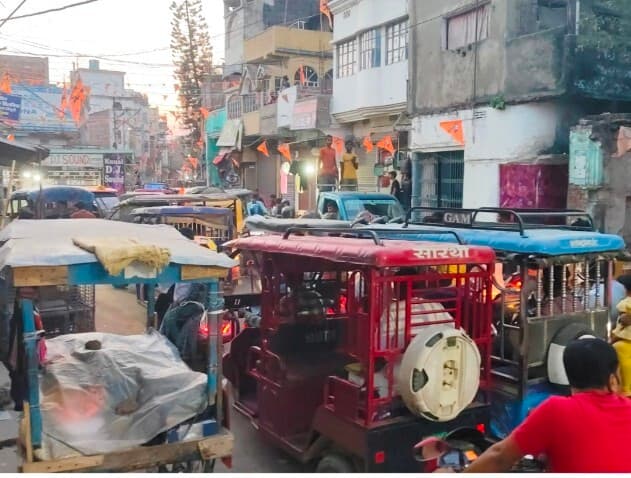 हरिगंज चौक पर अतिक्रमणकारियों का कब्जा, हर घंटे लग रहा जाम