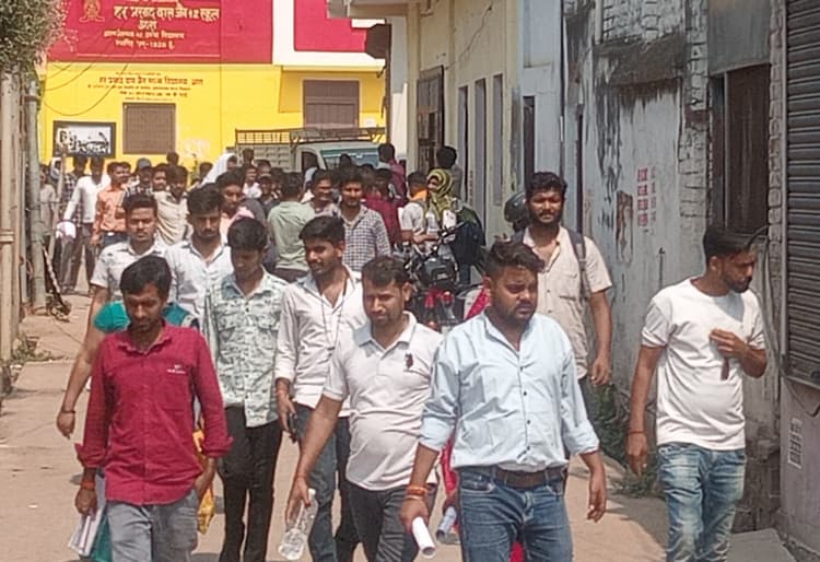 शहर के 22 केंद्रों पर रविवार को कार्यालय परिचारी की हुई प्रारंभिक परीक्षा