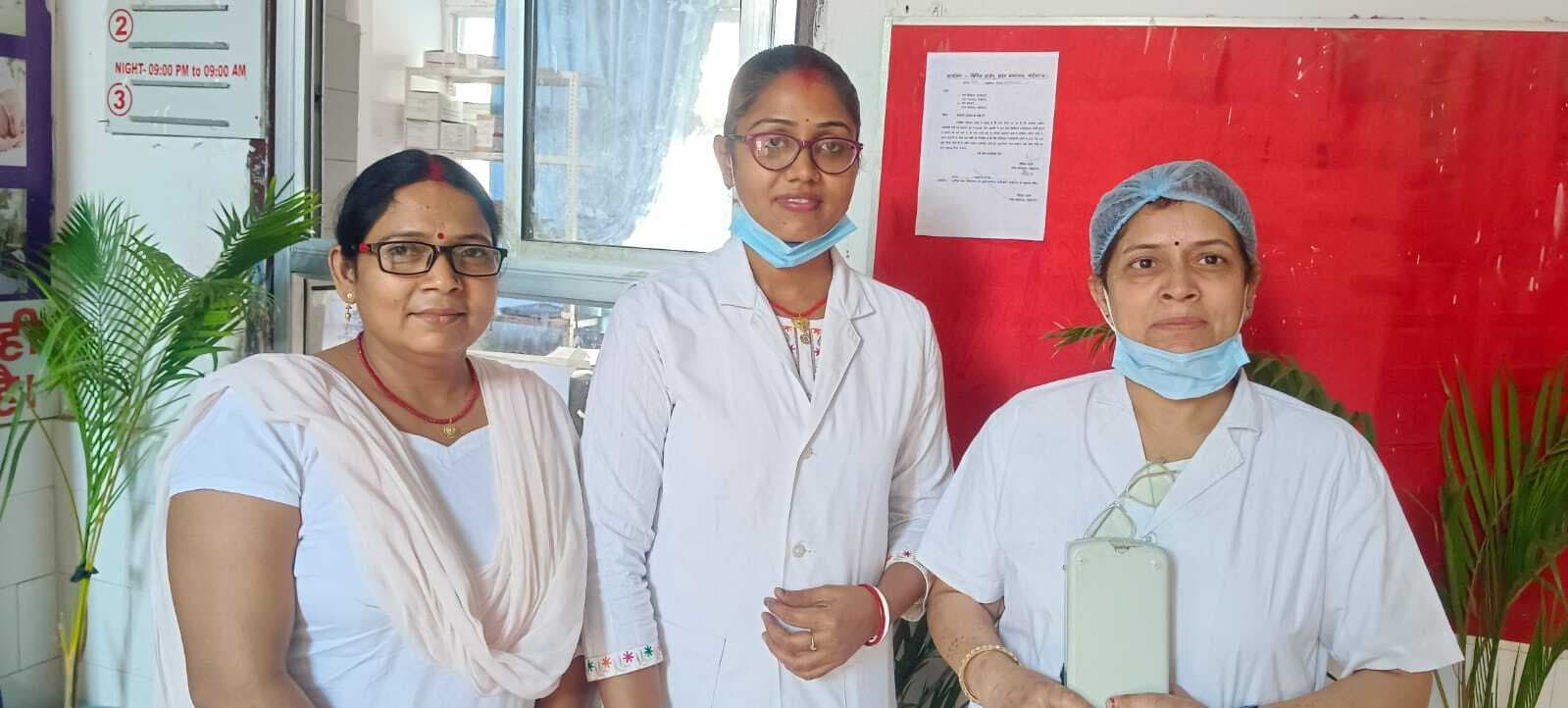 निष्काम भाव से मरीजों की सेवा में तत्पर रहतीं हैं नर्स