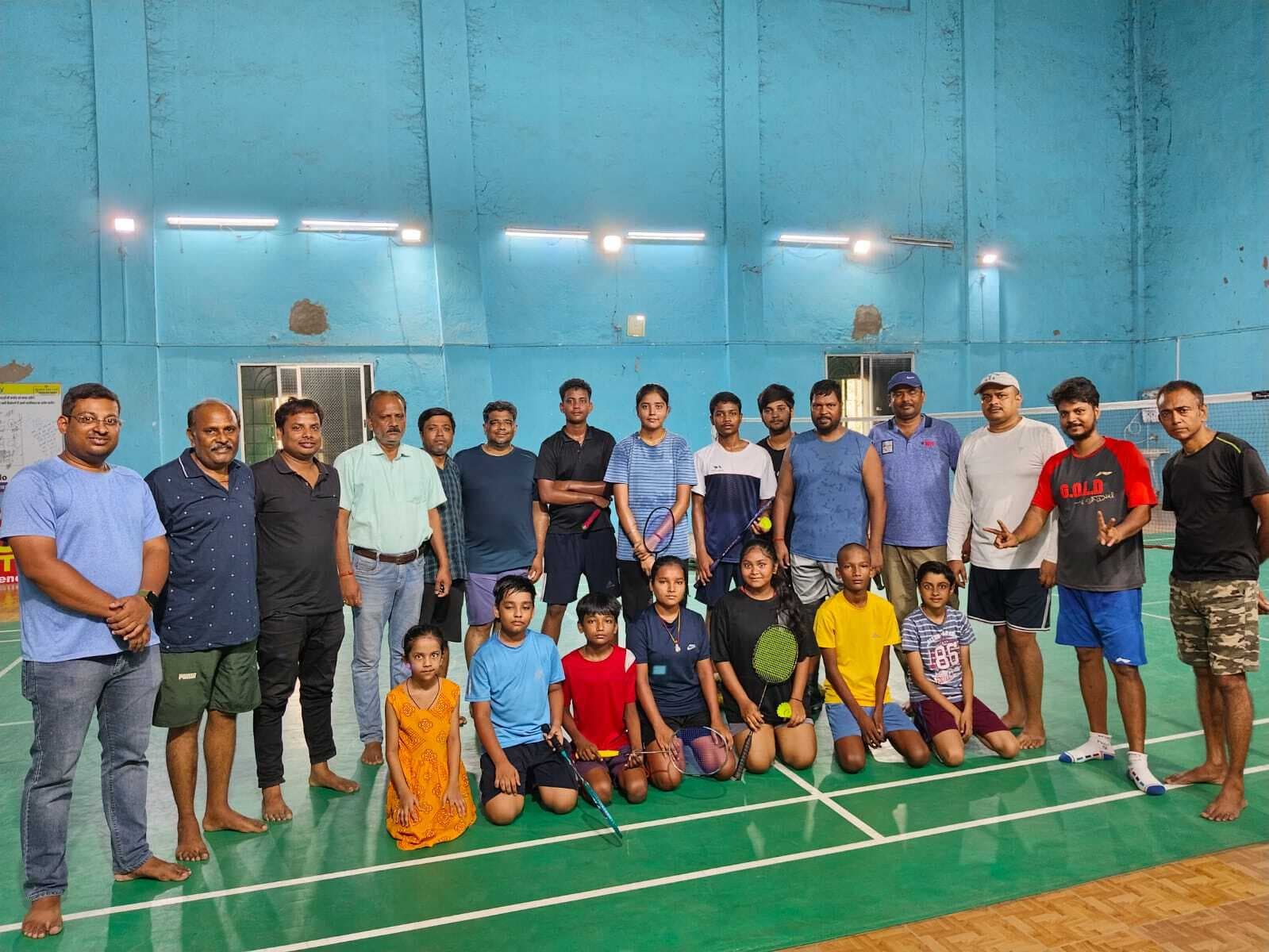 मदर्स डे पर बच्चों ने खेला बैडमिंटन का अभ्यास मैच