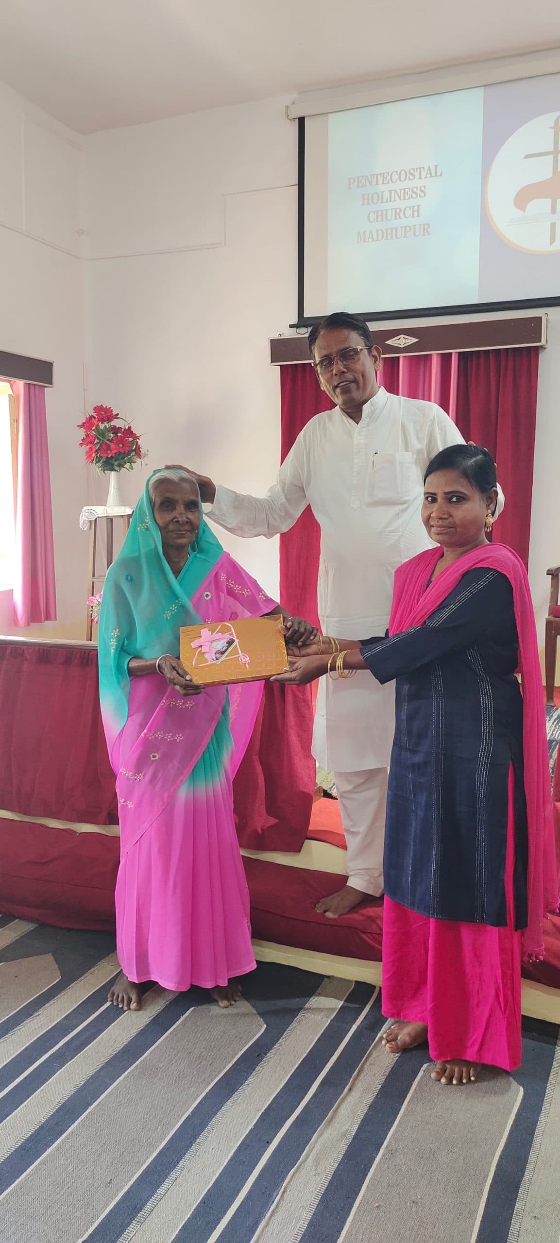 मदर्स डे पर चर्च में हुई विशेष प्रार्थना सभा