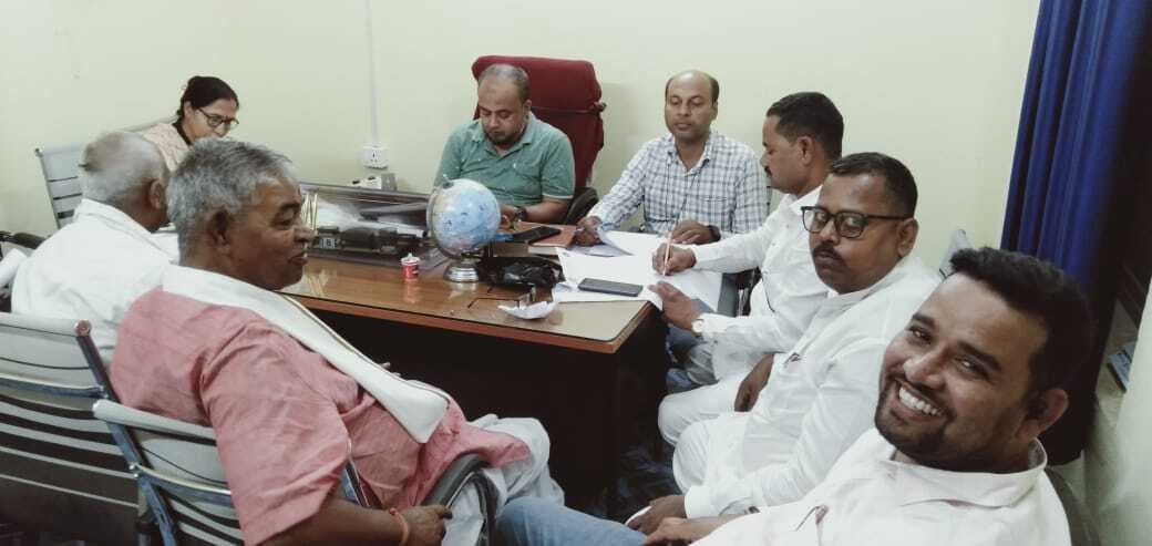 Madhubani News : सीएचसी प्रभारी ने आशा बहाली के लिए की बैठक