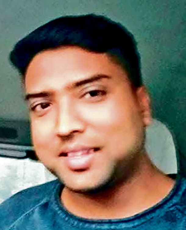 Chaibasa News : गाय को बचाने में तेज रफ्तार स्कॉर्पियो पलटी, युवक की गयी जान, दो गंभीर