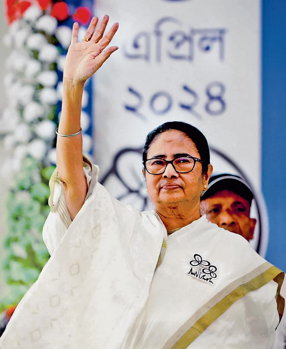 मुख्यमंत्री ममता बनर्जी ने दी मातृ दिवस पर बधाई