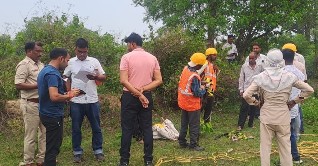 Bokaro News : हाई वोल्टेज टावर पर चढ़ कर युवक ने की आत्महत्या