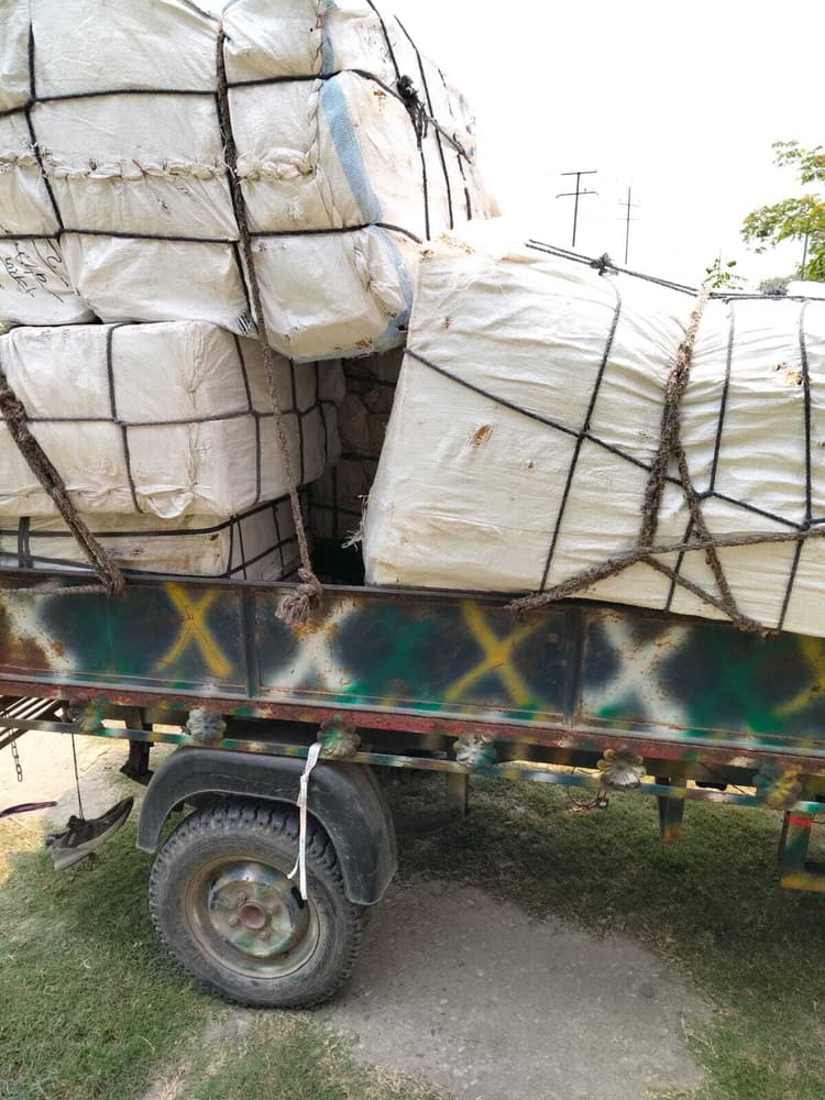 Motihari: वाहन की ठोकर से रेलवे फाटक बूम हुआ क्षतिग्रस्त, चालक गिरफ्तार