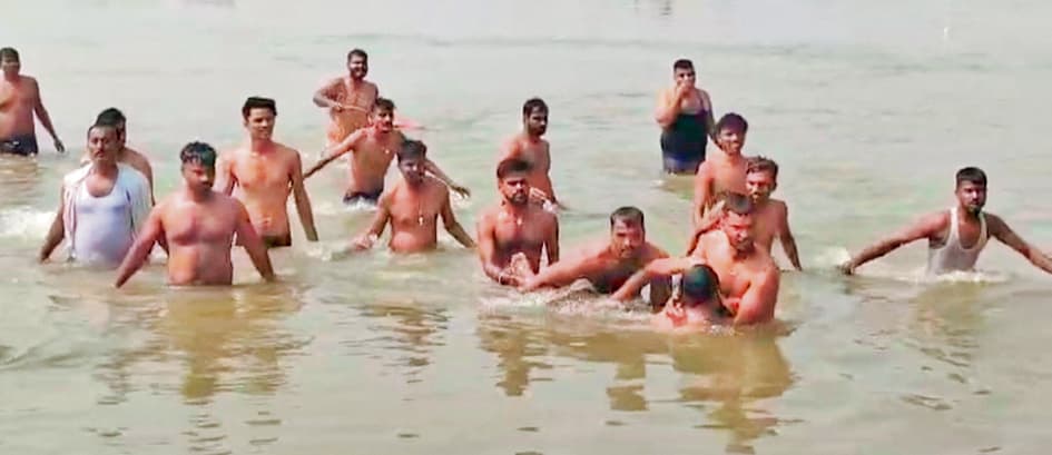 Saran News : सरयू नदी में नहा रहे युवक की डूबने से हुई मौत