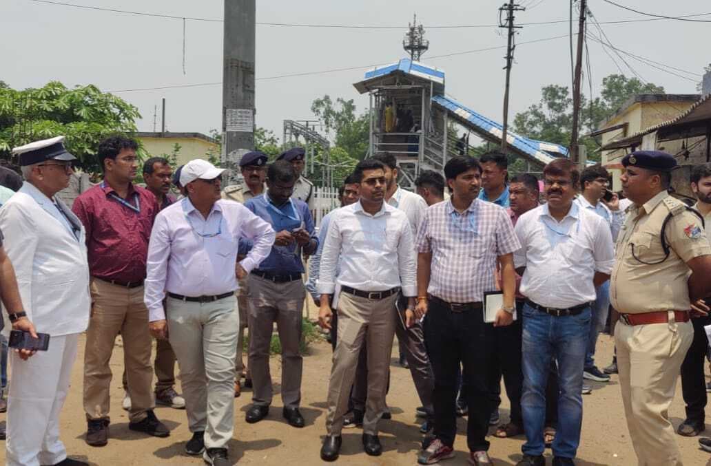 Dhanbad News : आसनसोल डीआरएम ने कुमारधुबी में हो रहे कार्यों का किया निरीक्षण