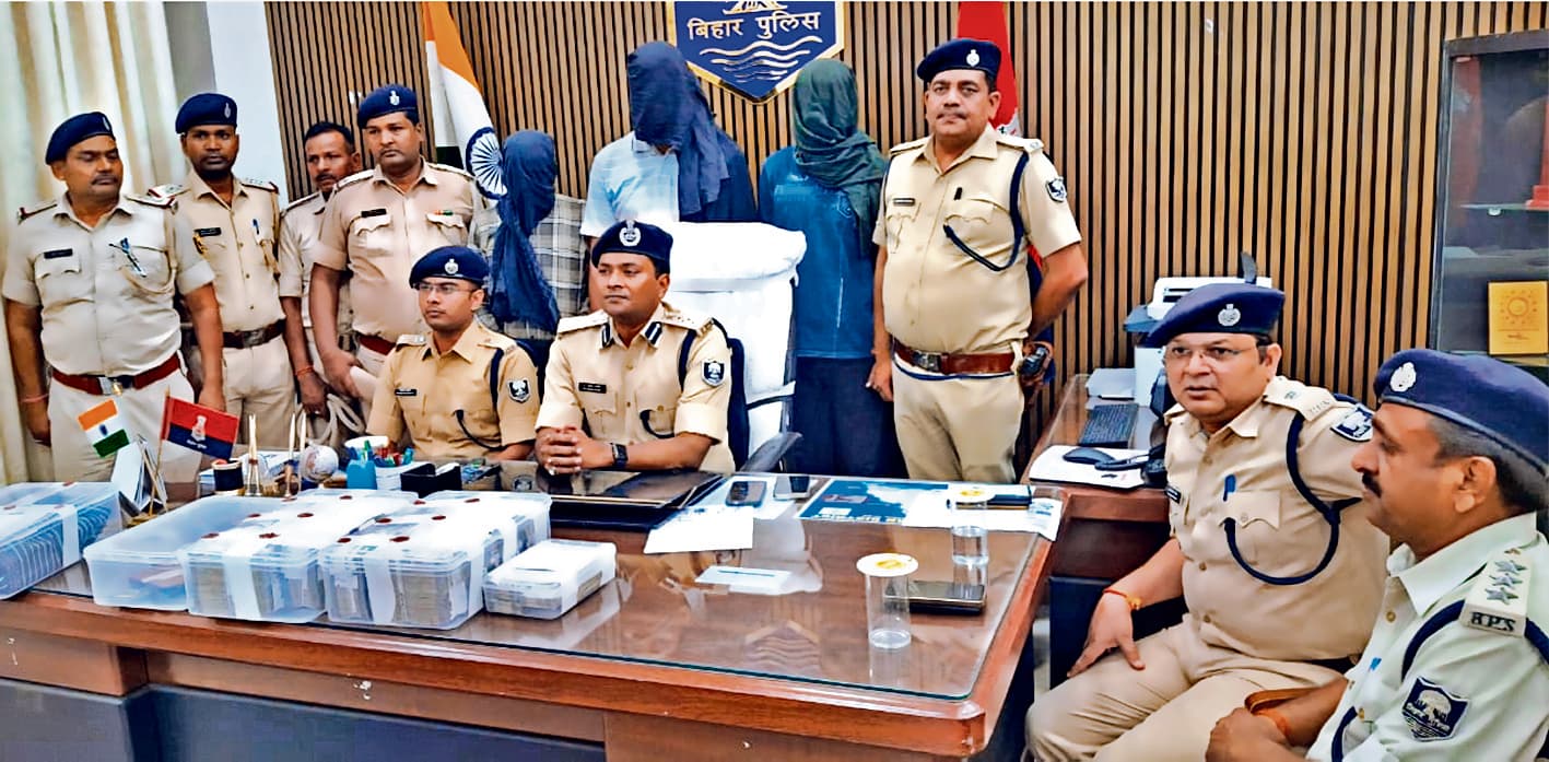 Saran News : 70 लाख रुपये की चोरी का खुलासा, 48 घंटे में तीन आरोपित गिरफ्तार