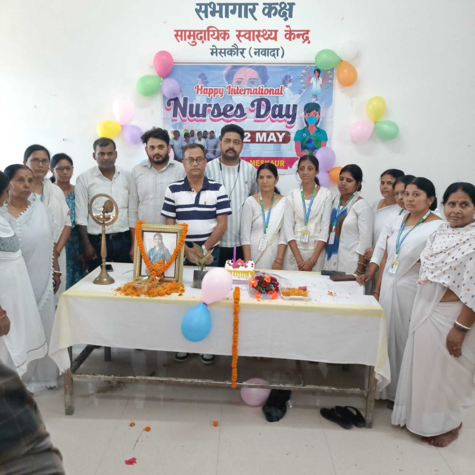 सीएचसी मनाया गया नर्सिंग दिवस, काटा गया केक