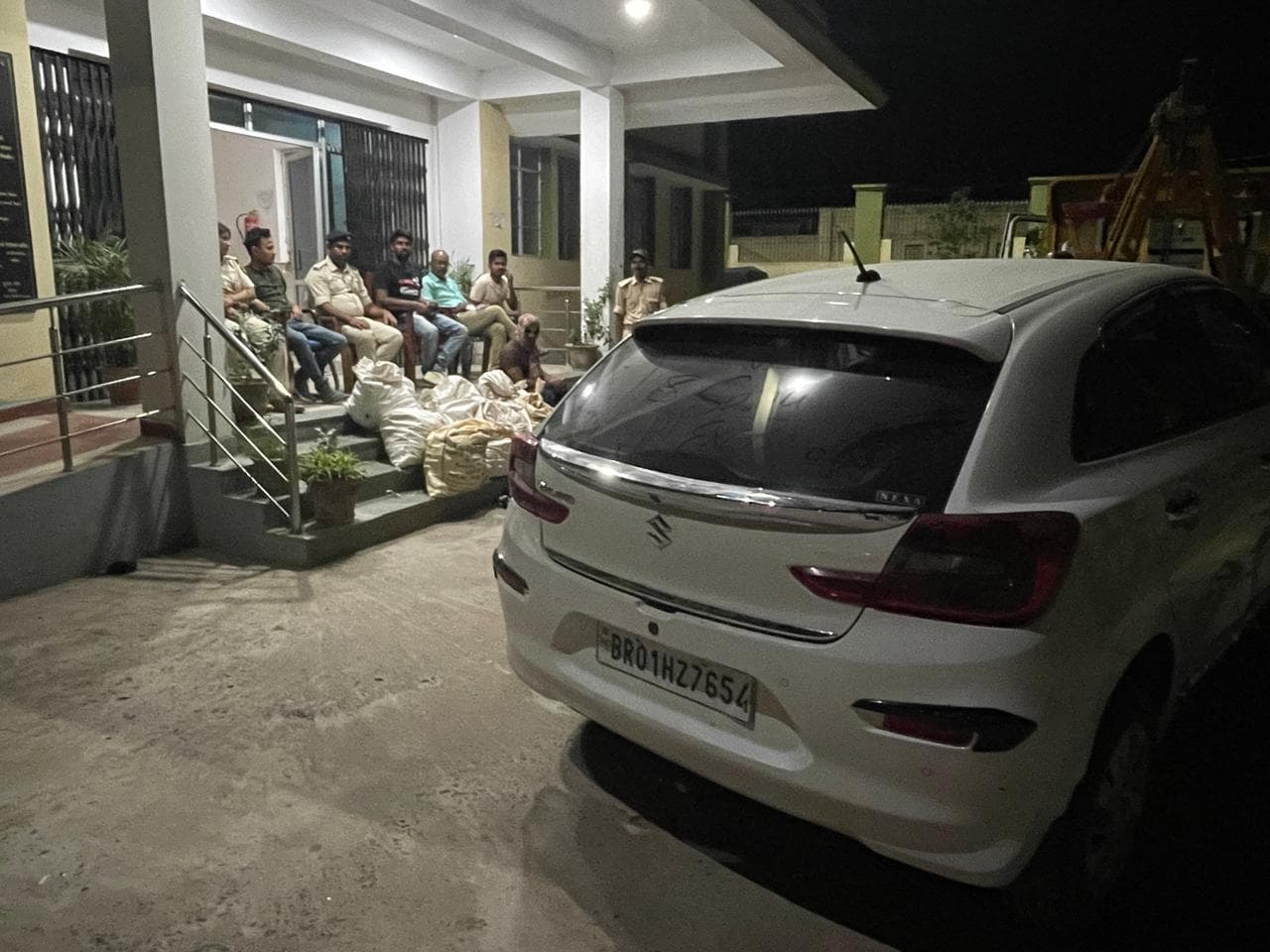 अवैध कफ सिरप की बड़ी खेप बरामद, अंतर जिला गिरोह के एक तस्कर गिरफ्तार, एक फरार