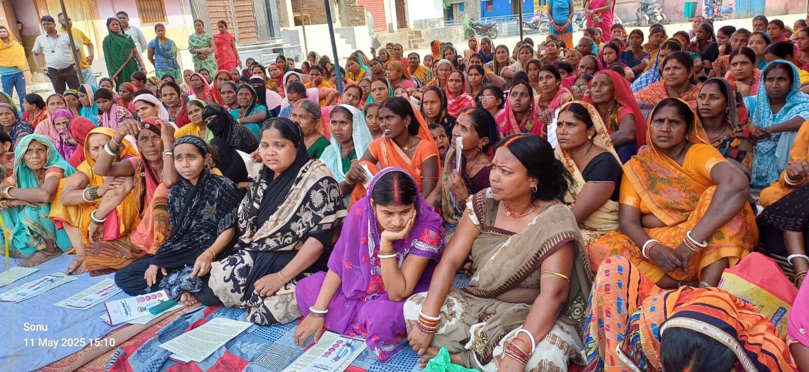 महिला संवाद में योजनायें व सुविधाओं को बढ़ाने की मांग