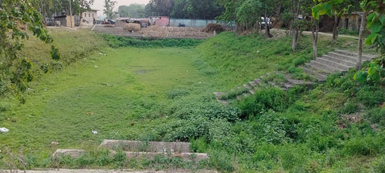 तेज धूप से सूख रहे पोखर, जलस्तर नीचे जा रहा