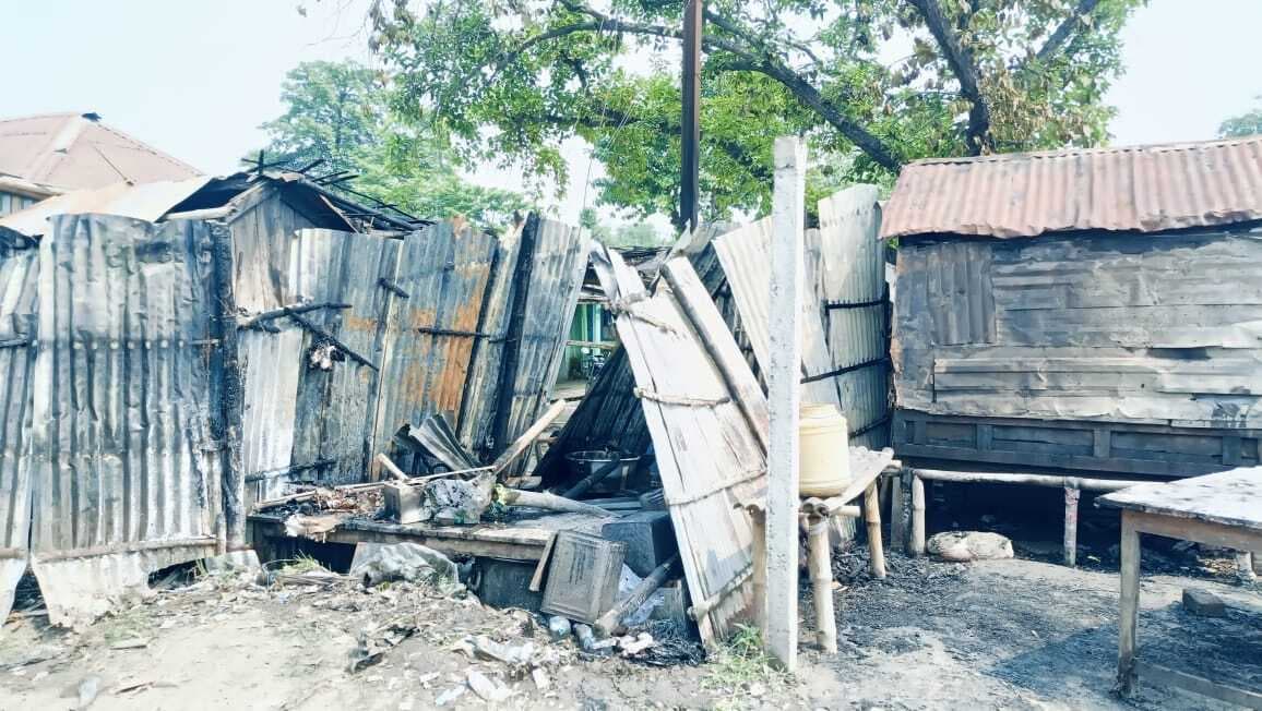 उदा चौक पर मिठाई की दुकान में लगी आग, छह दुकानें जली, लाखों की क्षति