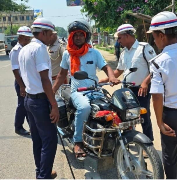 बाइक चालकों पर सख्ती तो ओवरलोडिंग पर विभाग खामोश