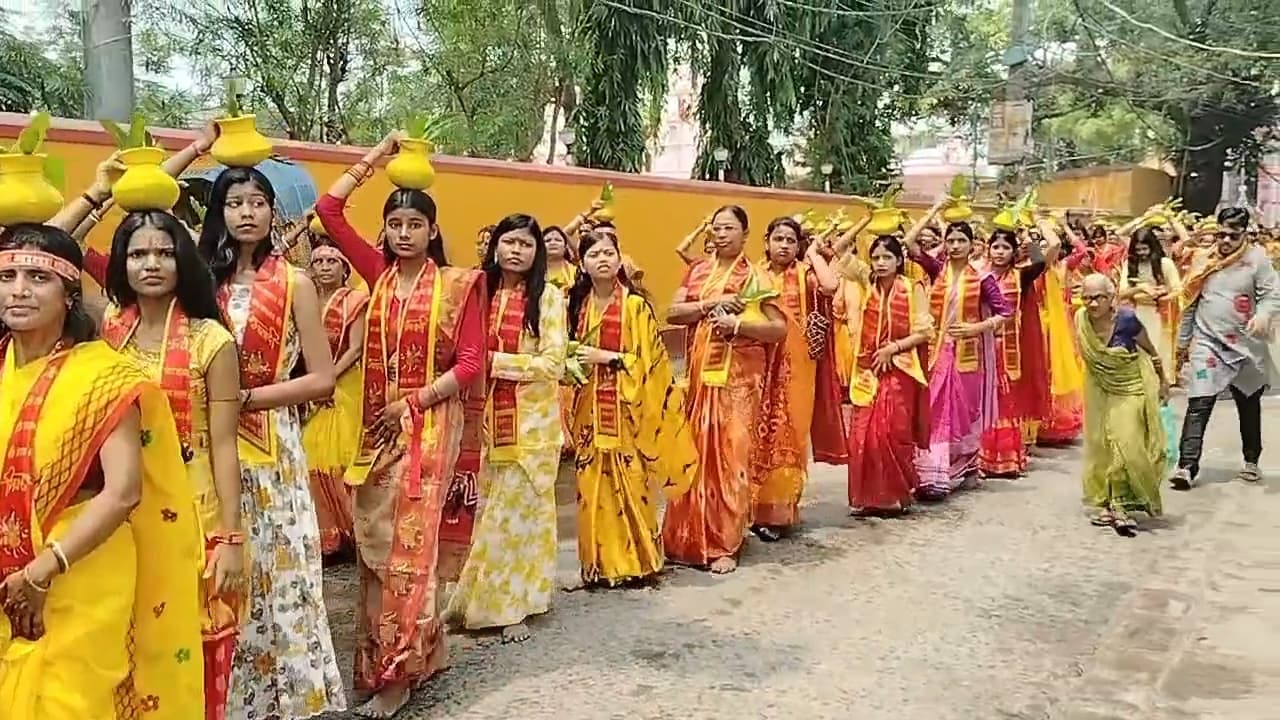 बनिया टोला में माता गंधेश्वरी की पूजा को निकाली कलशयात्रा