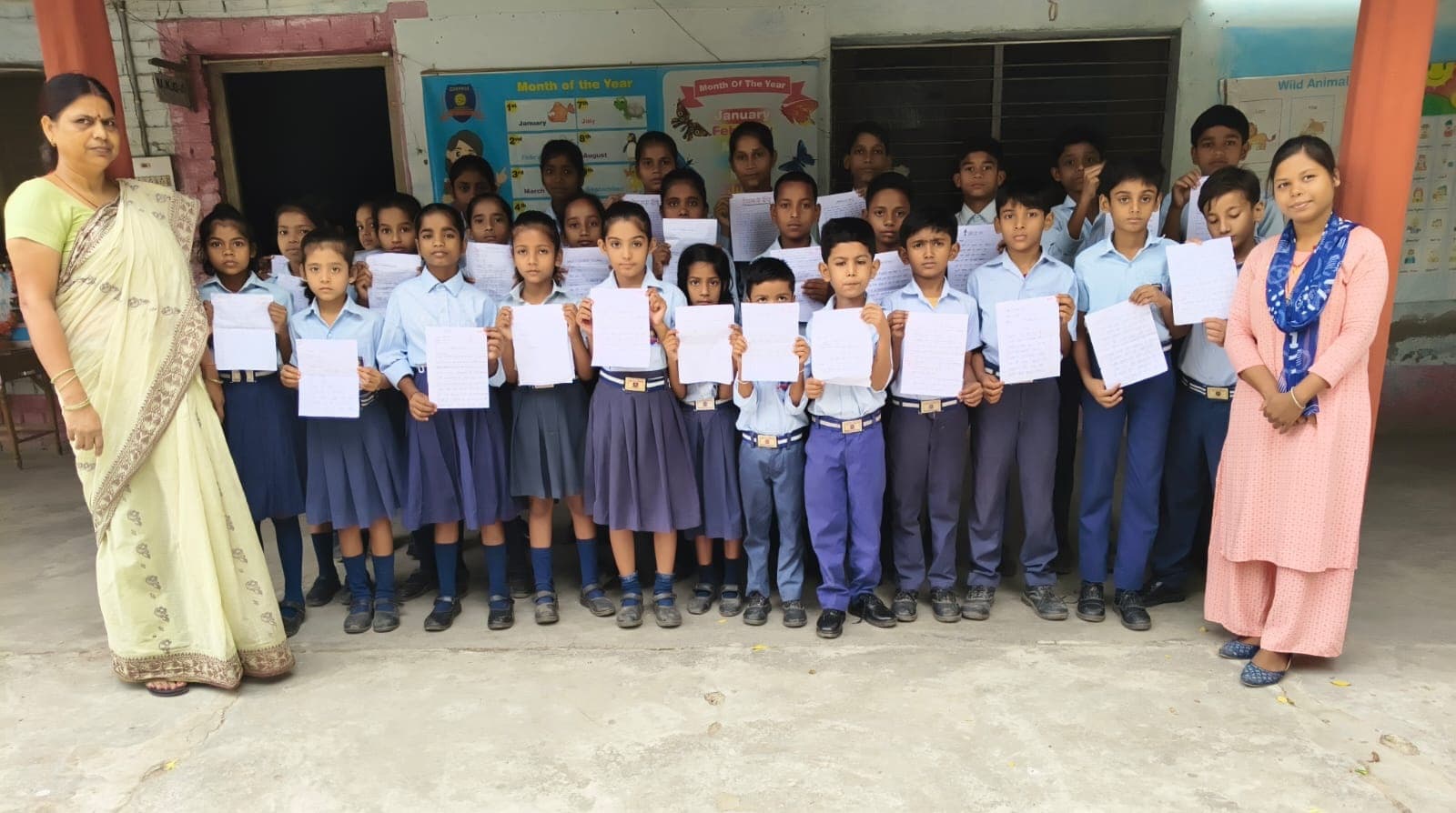 गुरुकुल मनिहारी में हिन्दी सुलेख प्रतियोगिता का आयोजन