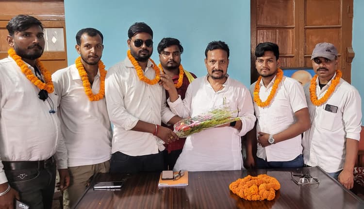 एक दर्जन से अधिक लोगों ने ली कांग्रेस की सदस्यता