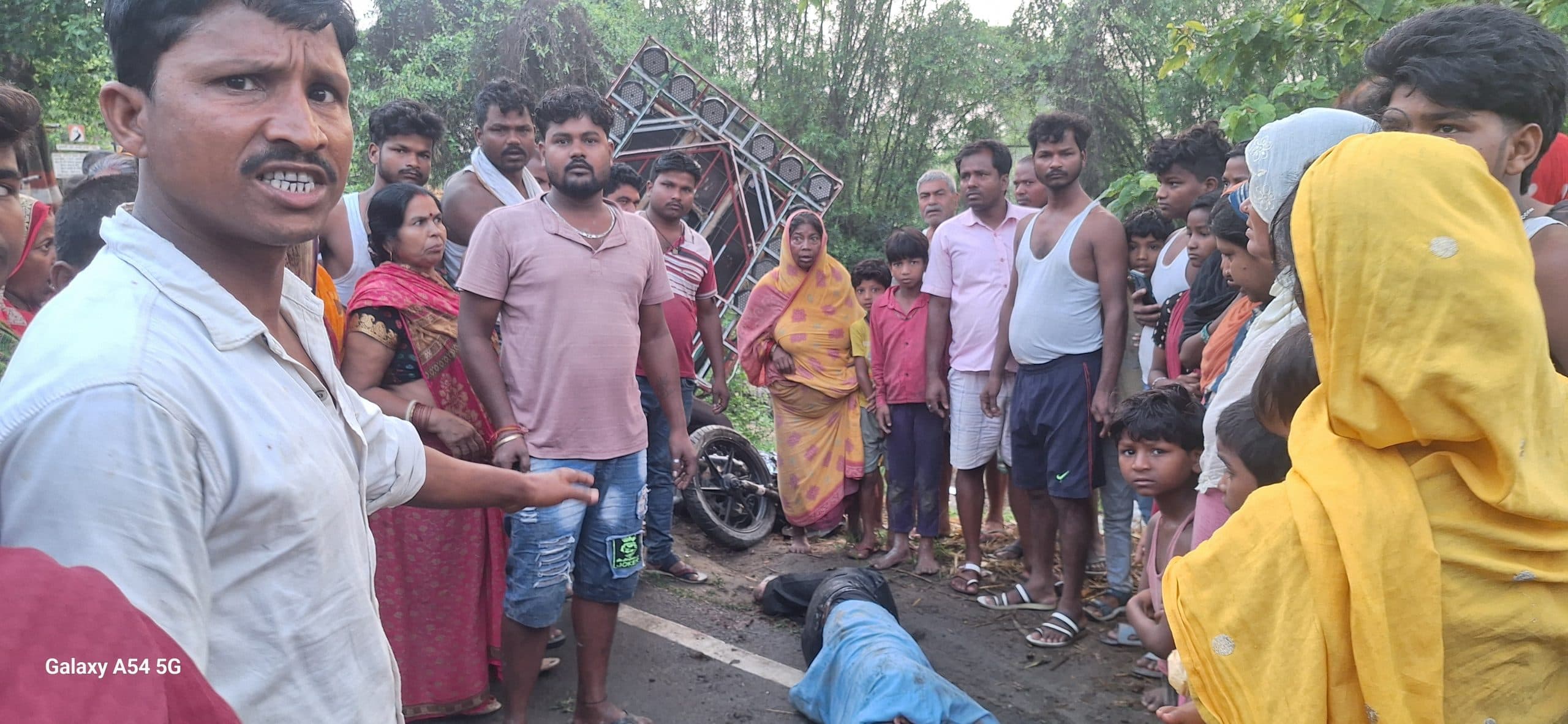 पिकअप की टक्कर से बाइक सवार घायल