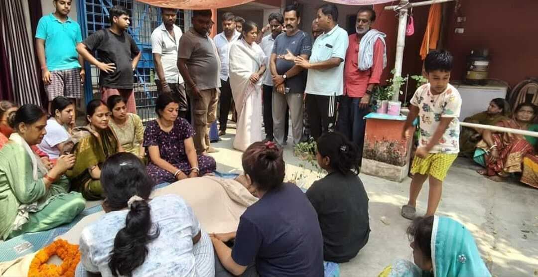 पूर्व मुखिया का निधन, विधायक ने परिजनों से मिलकर जताया दुख