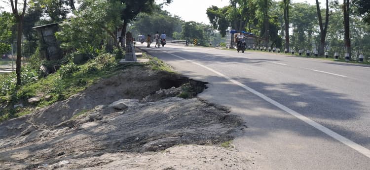 एनएच 327ई पर बना रेनकट हादसे को दे रहा आमंत्रण, जिम्मेदार सुस्त