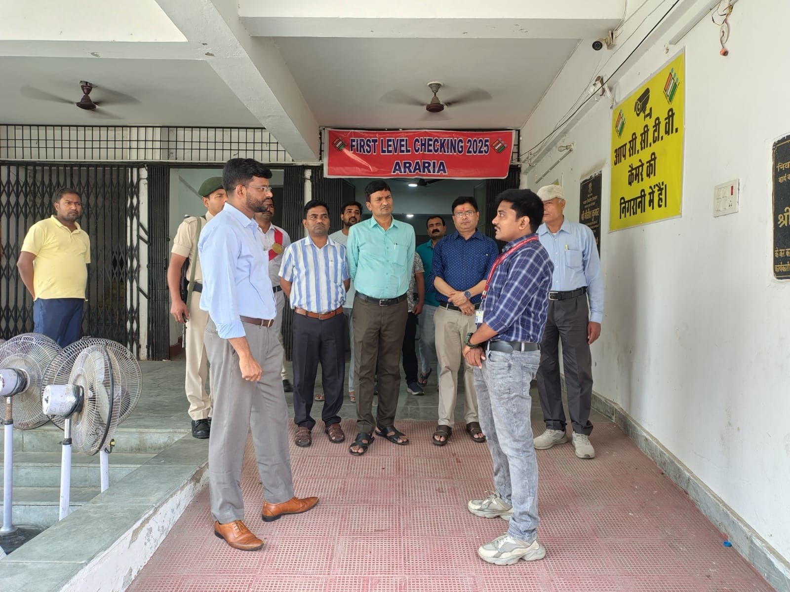 डीएम ने ईवीएम-वीवीपैट वेयर हाउस का किया निरीक्षण