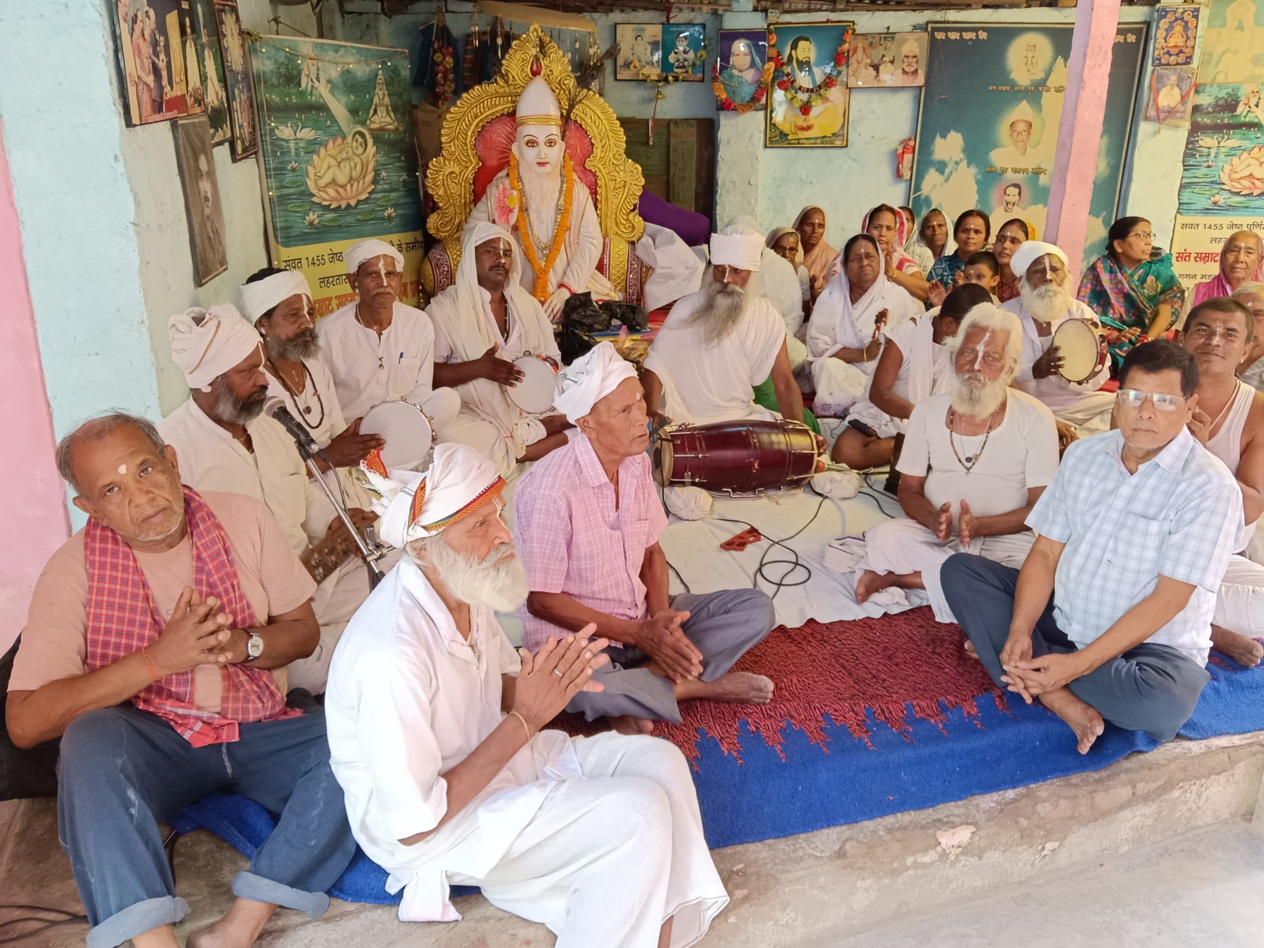 बुद्ध पूर्णिमा पर कबीर आश्रम में सत्संग का हुआ आयोजन