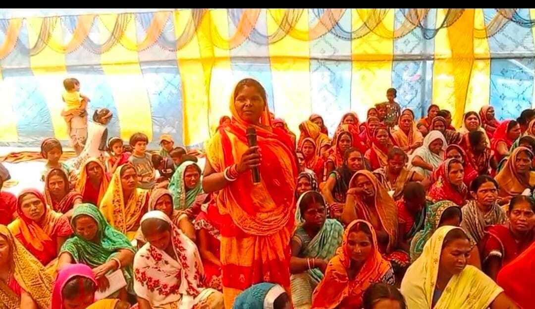 आज महिलाएं अनपढ़ व लाचार नहीं, स्वयं घर से निकलकर कार्यों का कर रही निष्पादन