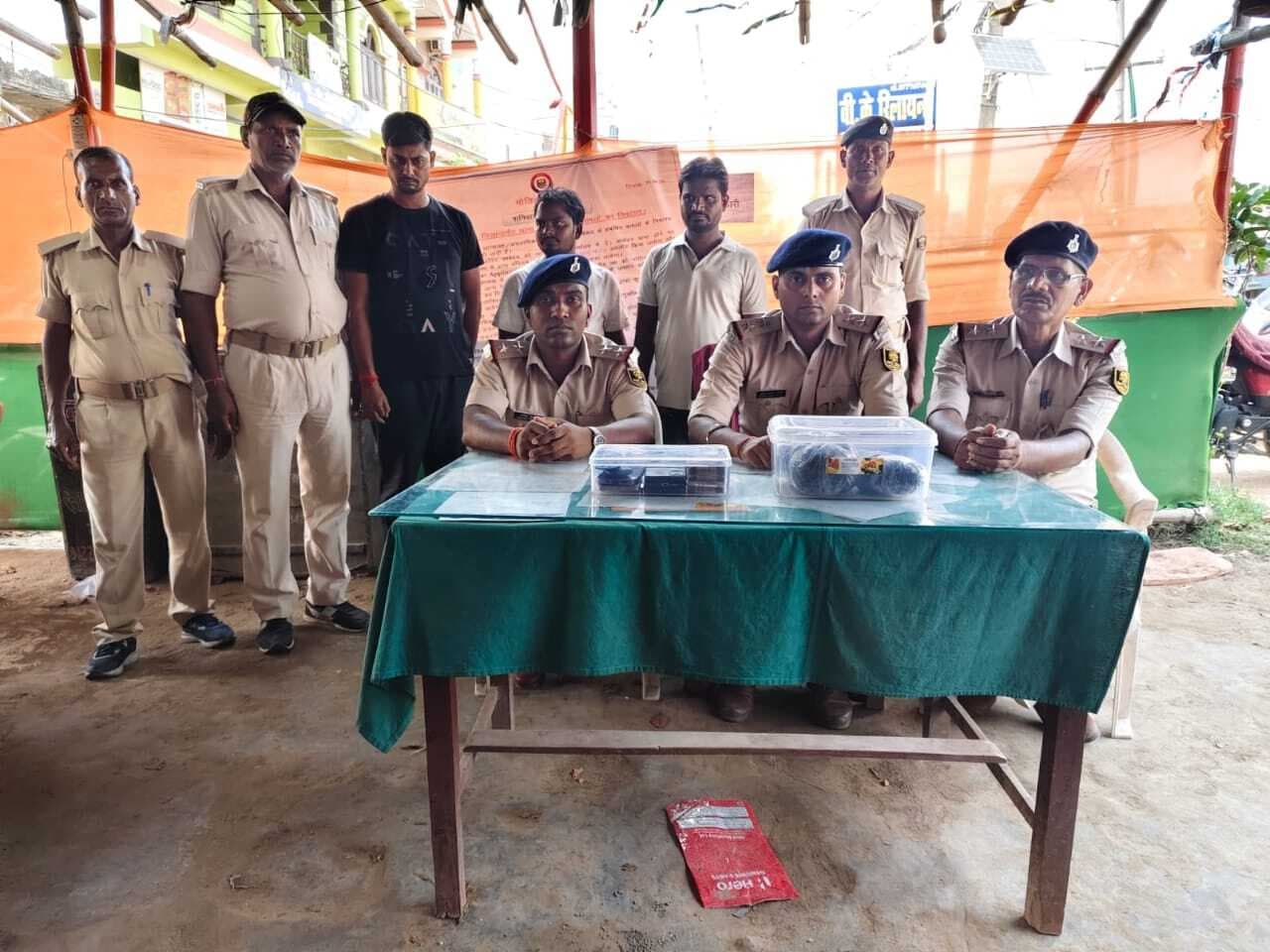 Motihari: दाे करोड़ की अफीम के साथ तीन तस्कर गिरफ्तार