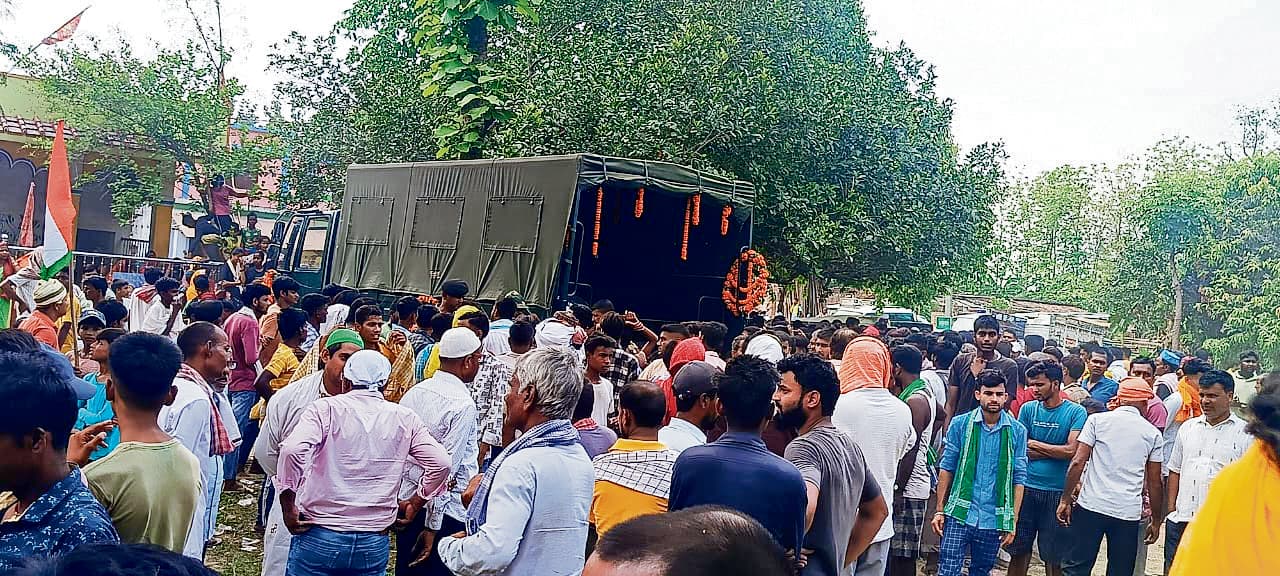 Saran News : शहीद इम्तियाज को दी अंतिम विदाई