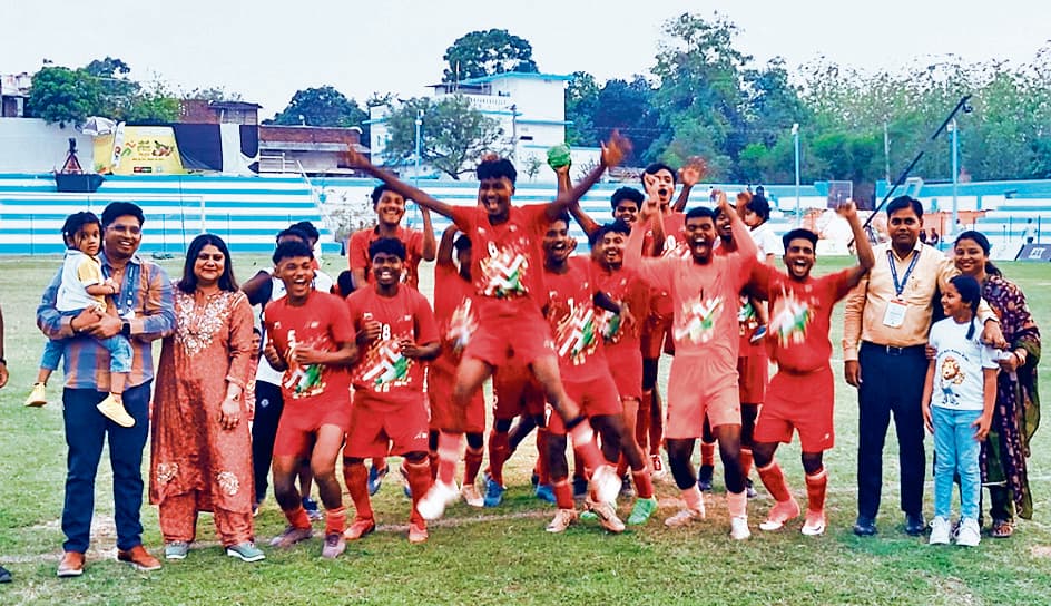 झारखंड की टीम ने रोमांचक मुकाबले में मेघालय को 2-1 से हराकर फाइनल में पहुंची