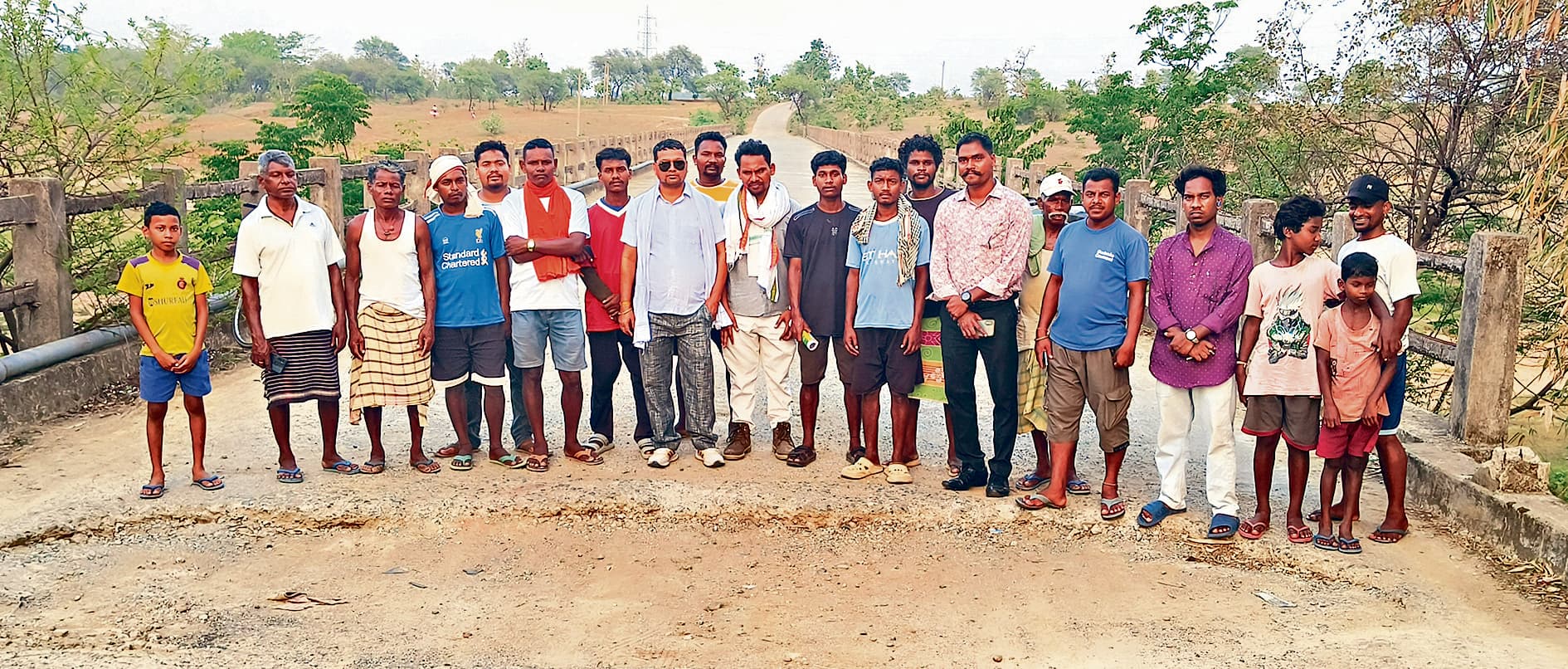 Seraikela Kharswan News :  खूंटपानी की चाचा पुलिया क्षतिग्रस्त कांग्रेस नेताओं ने लिया जायजा