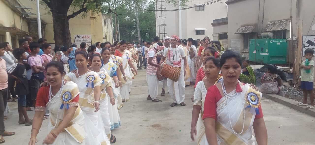 West Singhbhum News : ''मरीजों की नि:स्वार्थ भाव से सेवा करती हैं नर्सें''