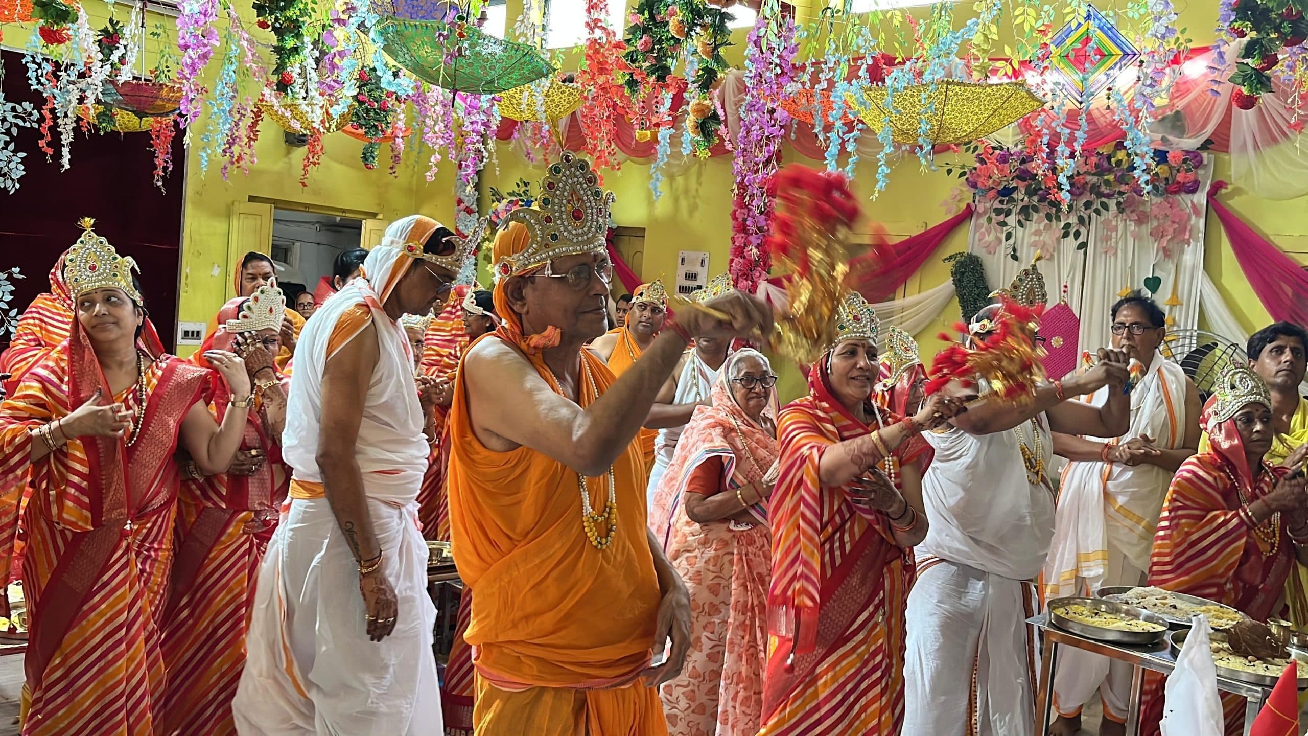 सिद्धचक्र महामंडल विधान के प्रथम पूजन पर भक्ति रस में डूबे श्रद्धालु