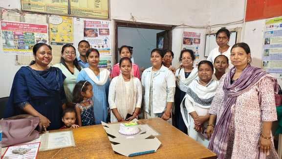 महागामा में अंर्तराष्ट्रीय नर्स दिवस पर काटा केक