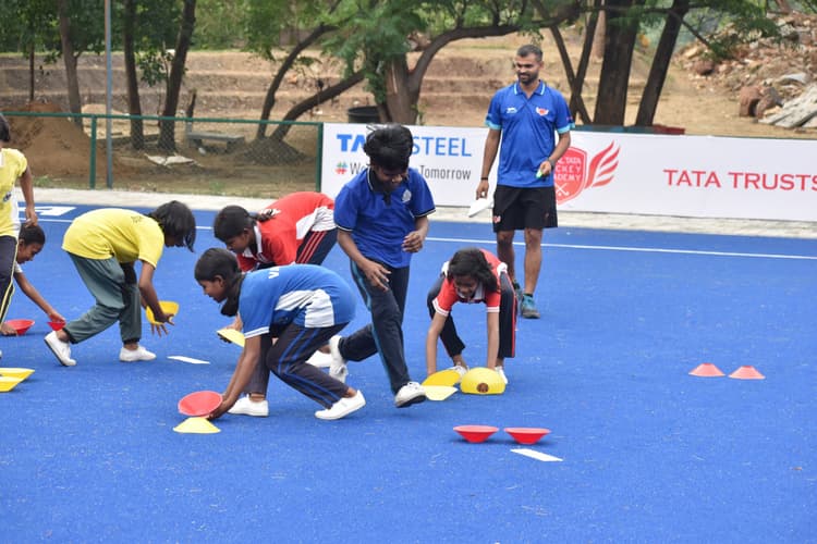 hockey summer camp at ntha:  एनटीएचए में 65 बच्चे सीख रहें है हॉकी के गुर