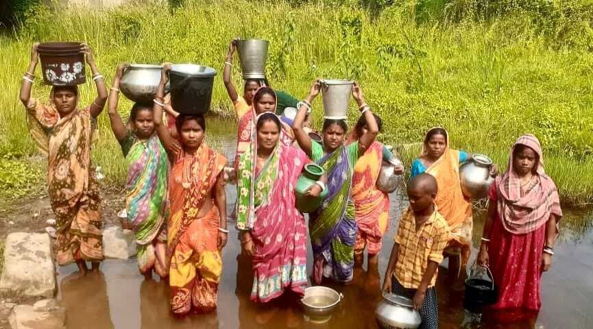 East Singhbhum News : जलमीनार 4 माह से खराब, नदी का पानी पी रहे 29 परिवार