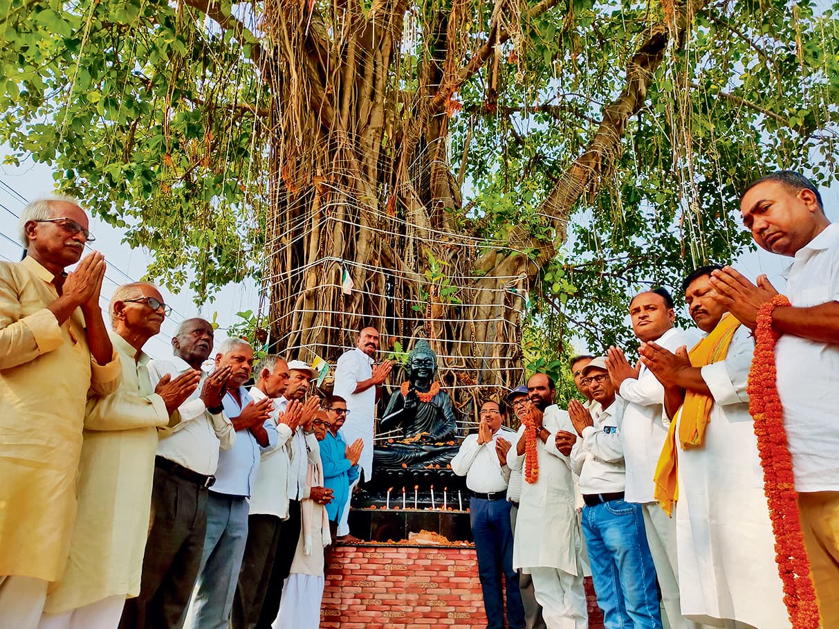 hajipur news. बुद्ध का दर्शन पाखंड व अंधविश्वास से कोसों दूर