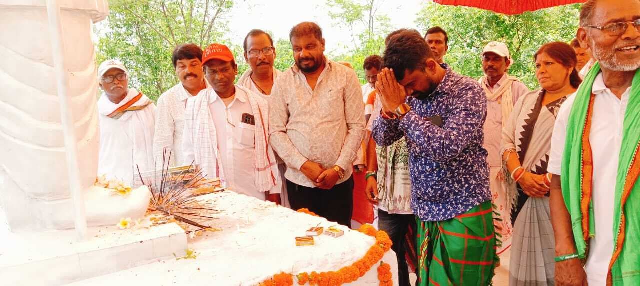 East Singhbhum News : गुरु गोमके ने ओलचिकी से समाज को पहचान दिलायी