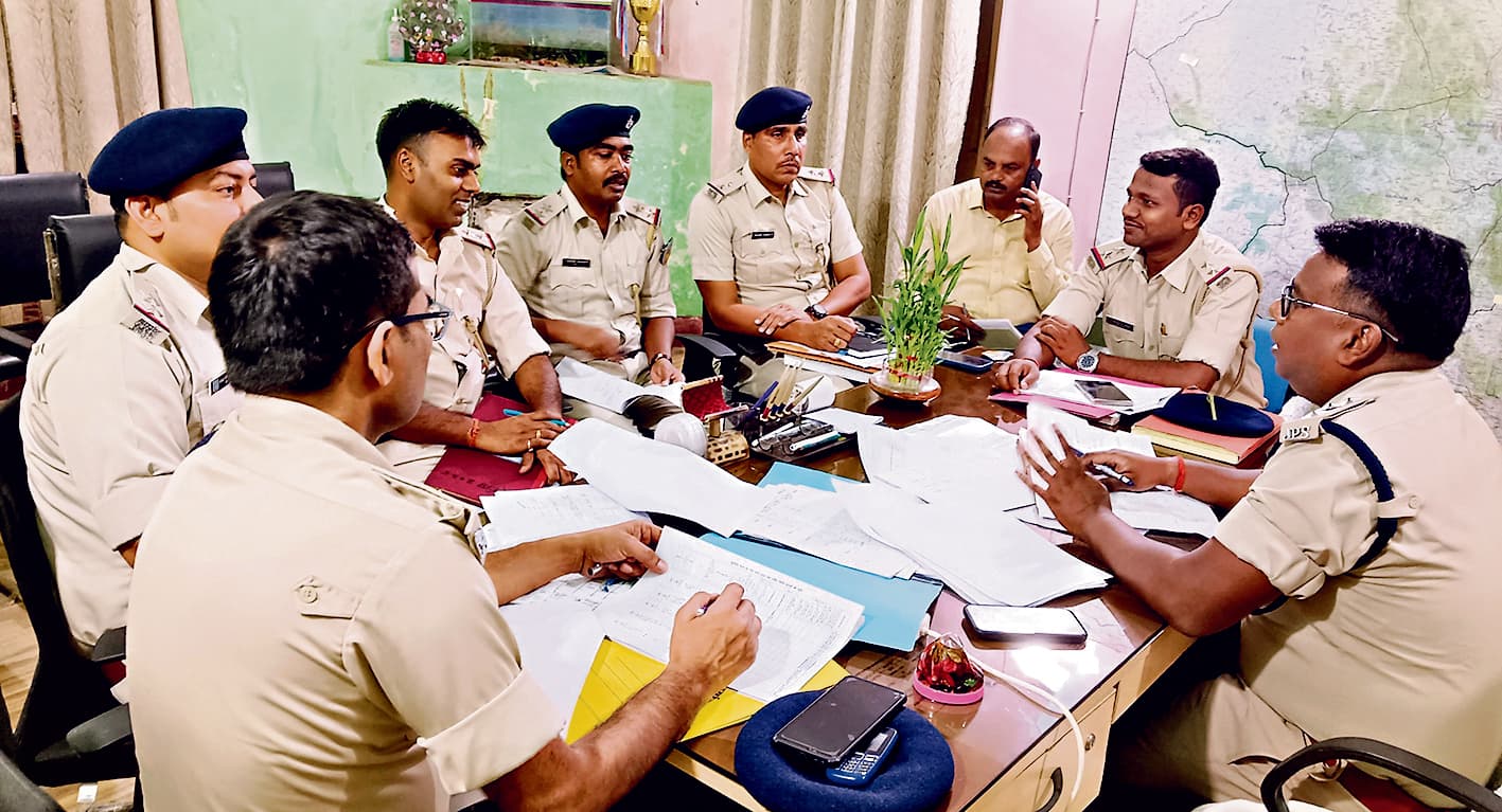 East Singhbhum News : मुसाबनी डीएसपी कार्यालय में मासिक अपराध गोष्ठी आयोजित