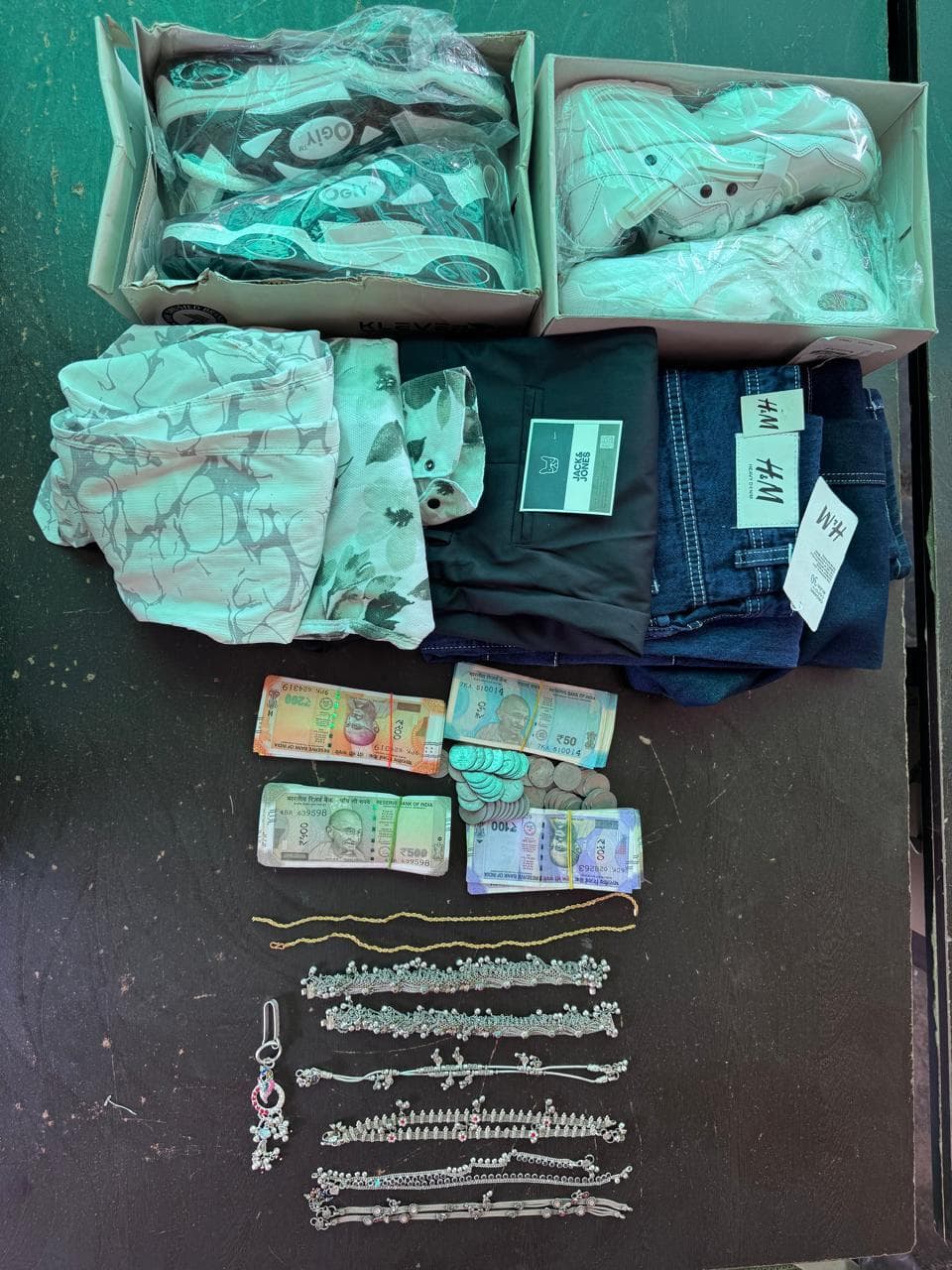 बेऊर में भीषण चोरी का खुलासा दो नाबालिग को पुलिस ने दबोचा