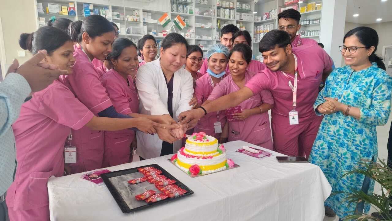 Dhanbad News : असर्फी हॉस्पिटल में नर्सों को किया गया सम्मानित