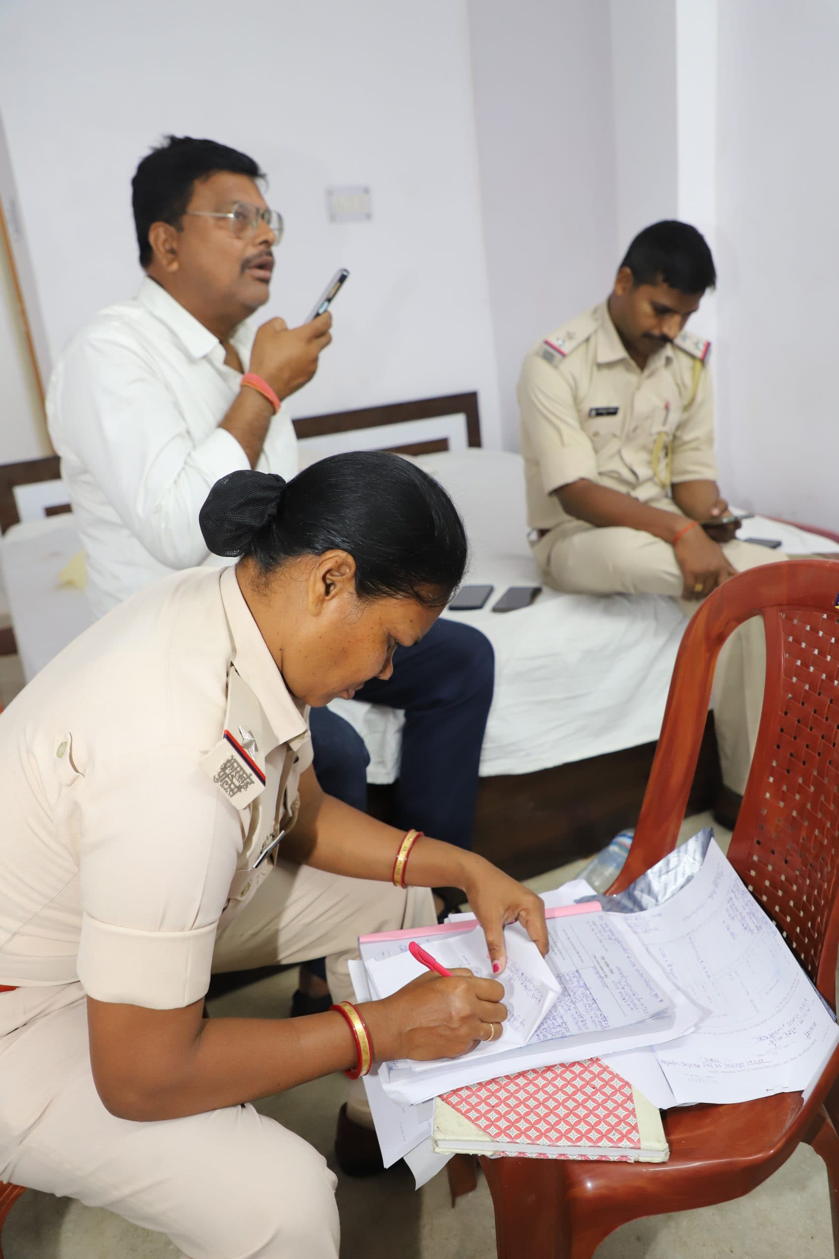 Jamshedpur News : साकची के होटल में फंदे से लटकी मिली युवती, रात में दोस्तों संग की थी शराब पार्टी